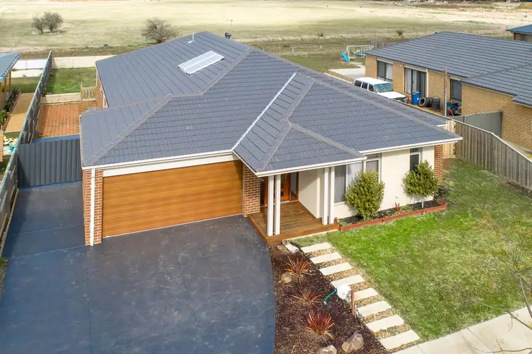7 Dianella Way, Romsey VIC 3434