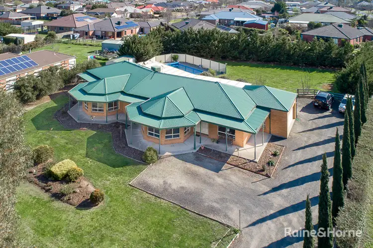 40 Rolling Meadows Drive, Sunbury VIC 3429