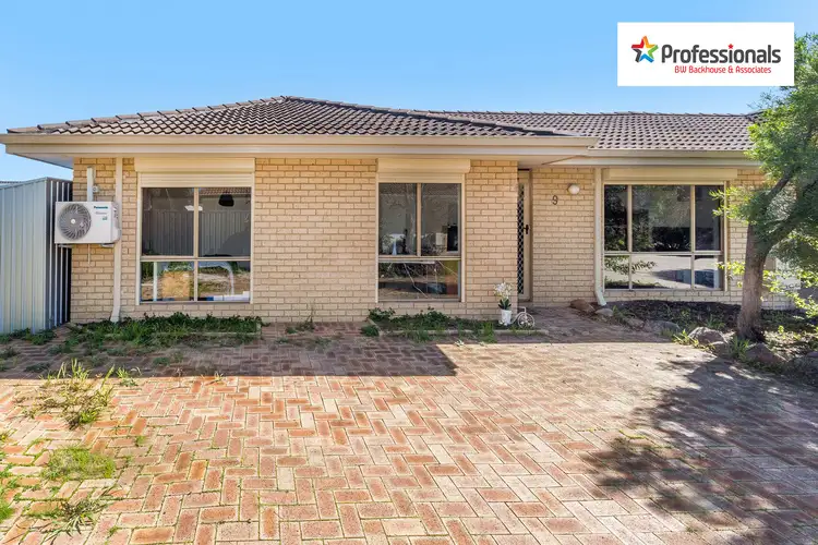 9/12 Farnaby Lane, Beckenham WA 6107