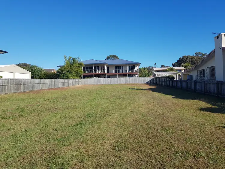 104 Esplanade, Point Vernon QLD 4655