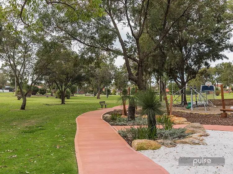 2 Quinlan Street, Coolbellup WA 6163