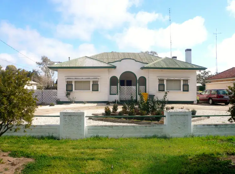 98 Craig Avenue, Warracknabeal VIC 3393