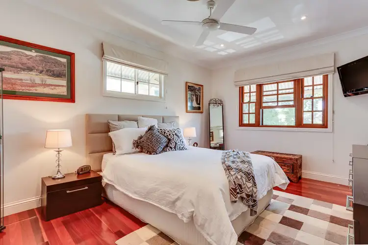 10 Park Road, Graceville QLD 4075