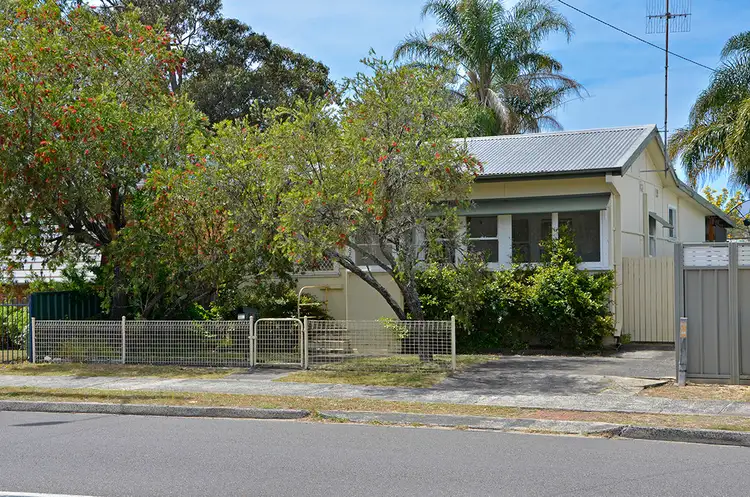 386 Ocean Beach Road, Umina Beach NSW 2257