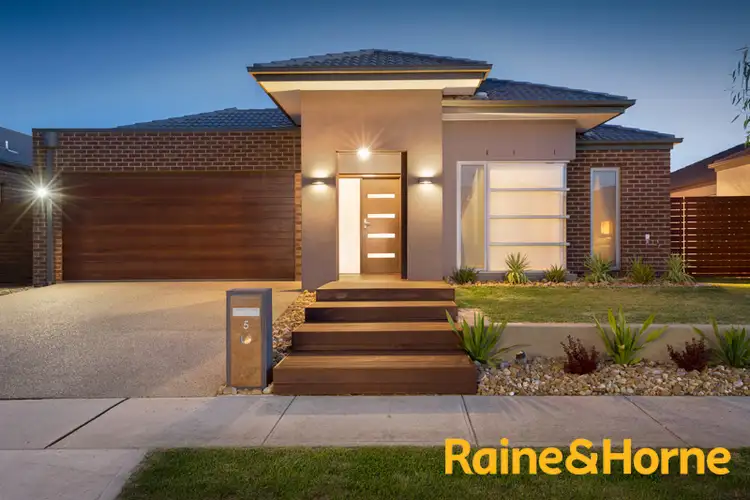 5 Taradale Street, Cranbourne North VIC 3977