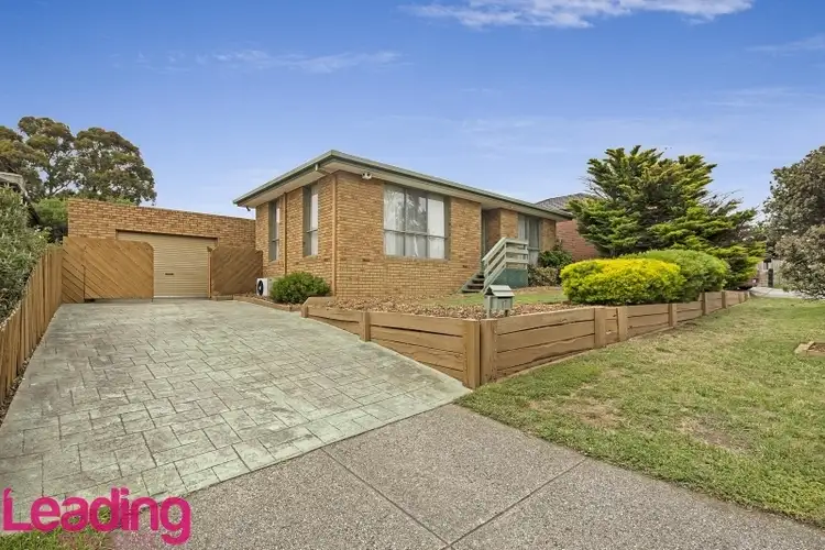 17 Lawrence Avenue, Sunbury VIC 3429