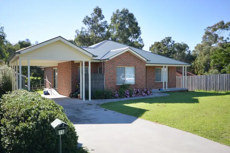 75 Harnham Drive, Bairnsdale VIC 3875