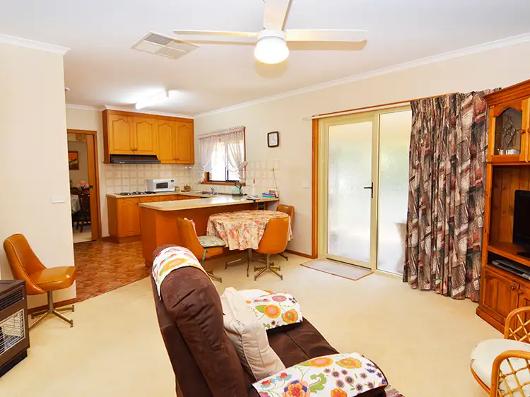 Sixth view of Homely house listing, 10 Merebin Court, Merbein VIC 3505