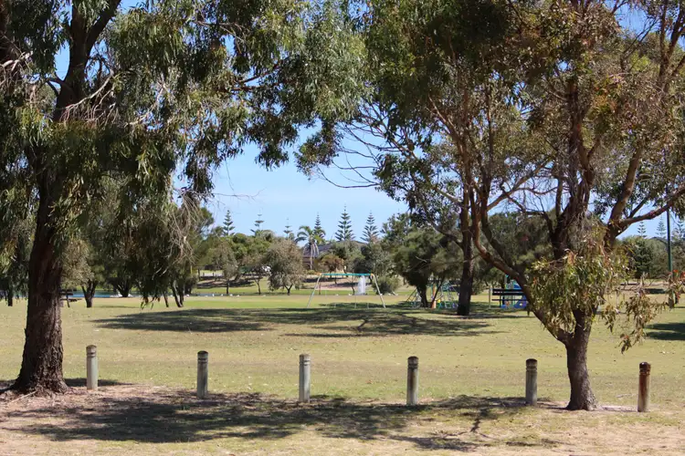 Second view of Homely house listing, 21 Montmartre Green, Port Kennedy WA 6172