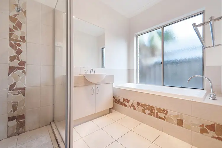 Seventh view of Homely house listing, 10 Ashville Place, Craigieburn VIC 3064