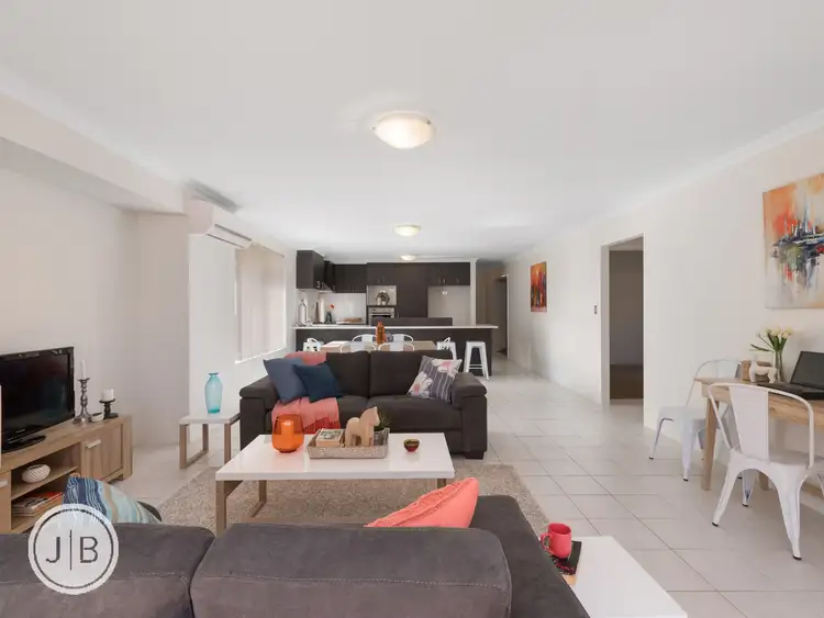 18 Trafalgar Place, Queens Park WA 6107