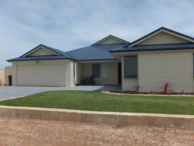 12 France St, Hopetoun WA 6348