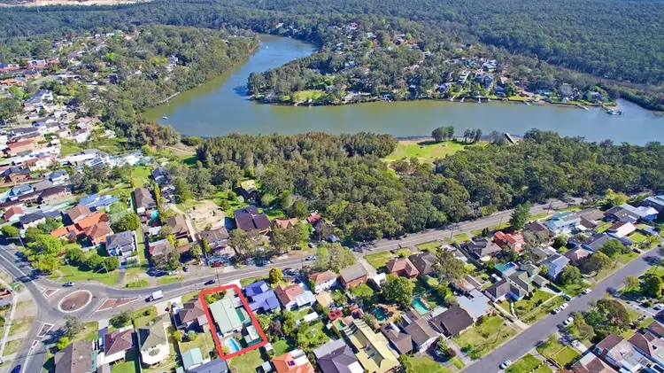 813 Henry Lawson Drive, Picnic Point NSW 2213