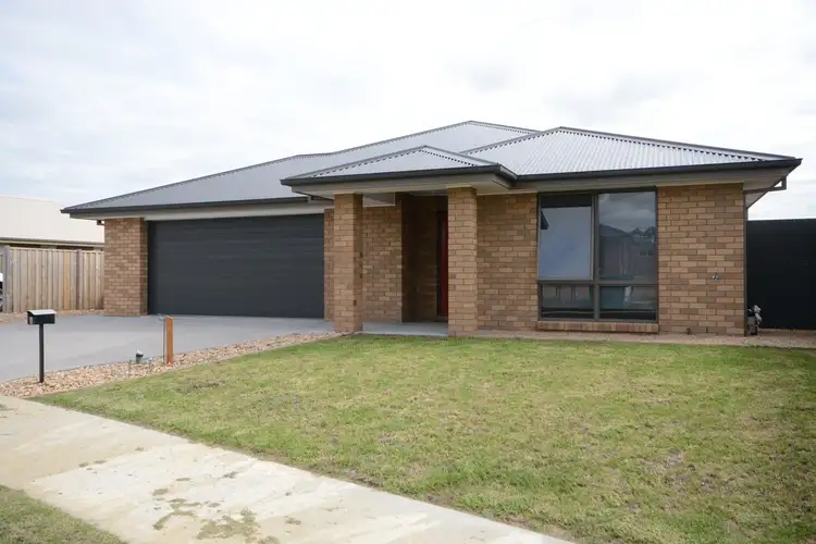 6 BROLGA STREET, Bairnsdale VIC 3875