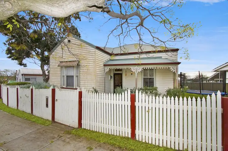 10 Cambridge Crescent, White Hills VIC 3550