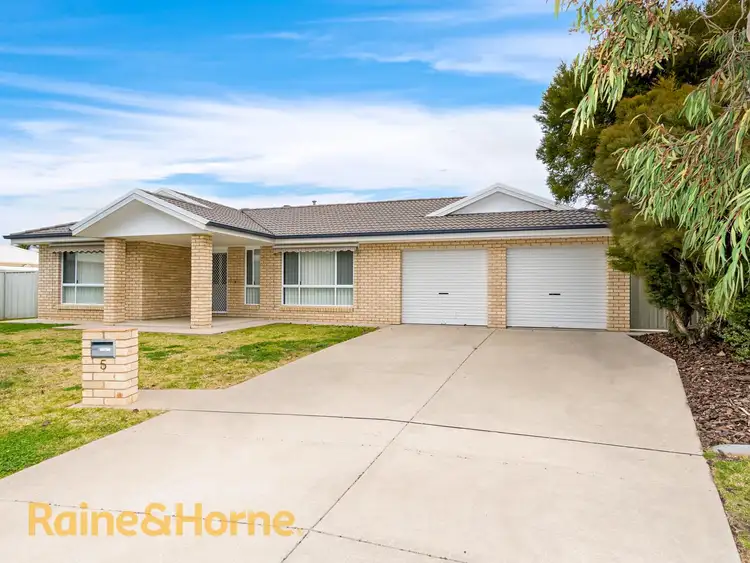 5 Giwang Place, Glenfield Park NSW 2650