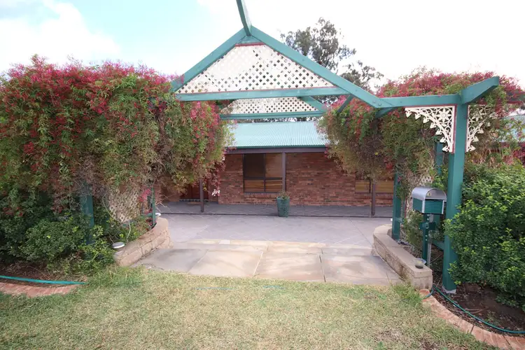 8 Hakea Drive