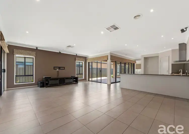 Fifth view of Homely house listing, 2 Sassafras Close, Point Cook VIC 3030