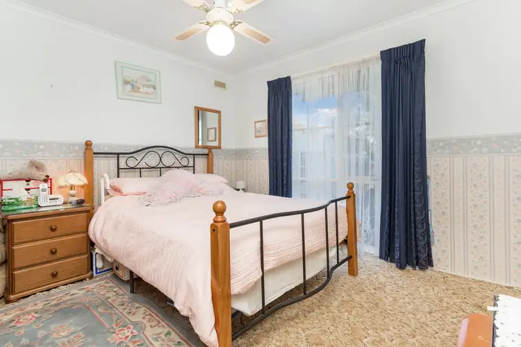 Second view of Homely house listing, 5 Boronia Crescent, Strathdale VIC 3550