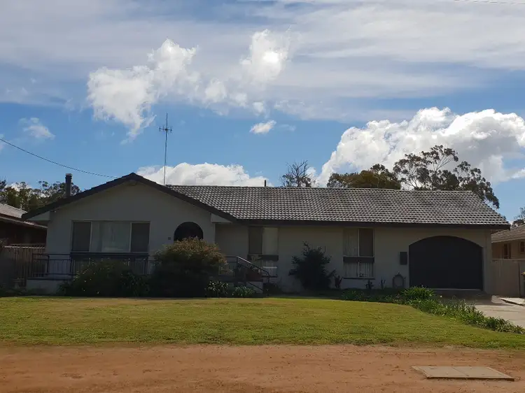 10 Burbidge Way, Katanning WA 6317