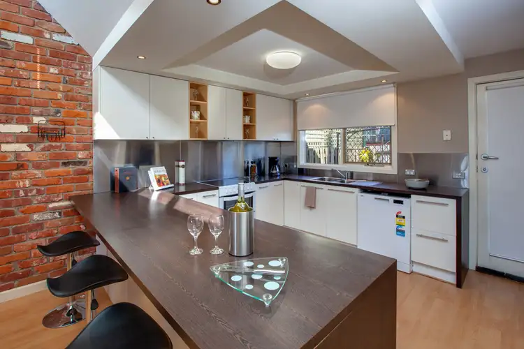 Second view of Homely unit listing, 2/5 Gayview Drive, Wodonga VIC 3690