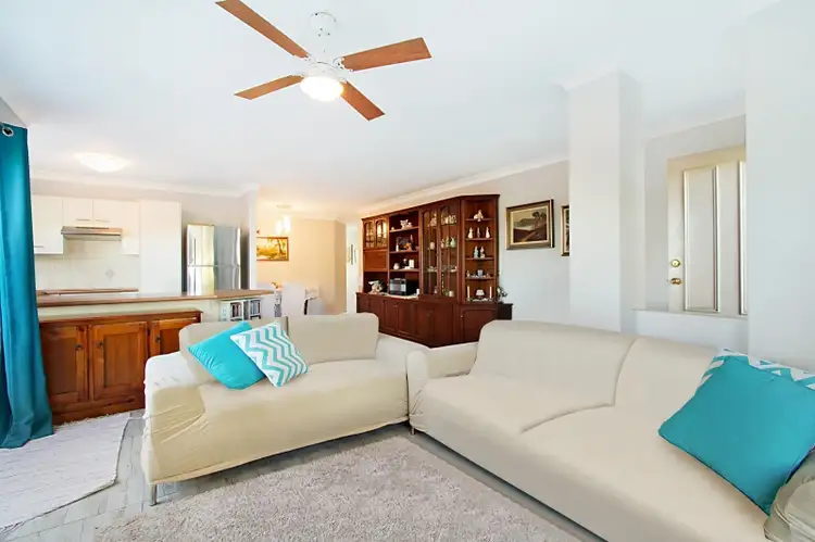 1/4 Stormbird Place, Carrara QLD 4211