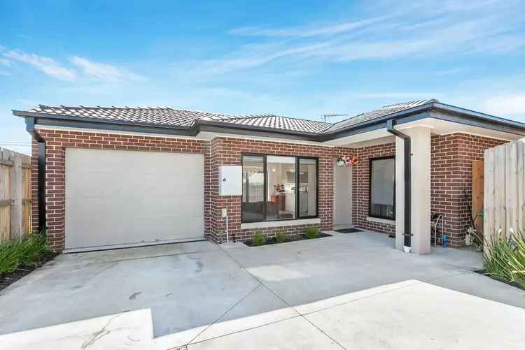 2/8 Hume Street, Sunbury VIC 3429