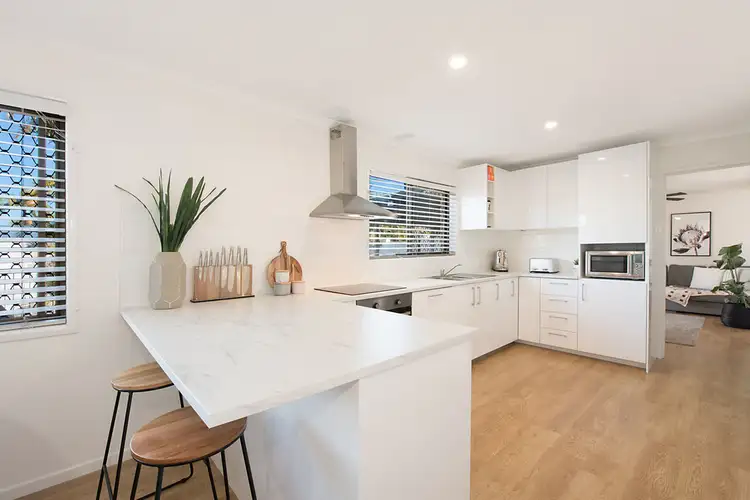 4 HILARIE AVENUE, Springwood QLD 4127