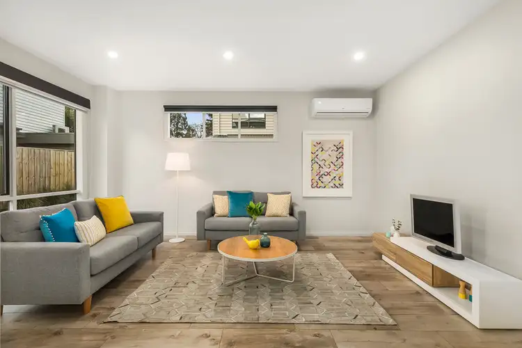 2/13 Mountain View Road, Kilsyth VIC 3137