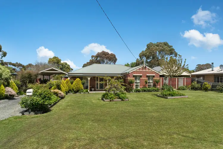 60 White Avenue, Romsey VIC 3434