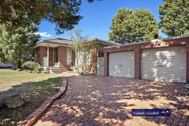 16 BRIDLE COURT, Endeavour Hills VIC 3802
