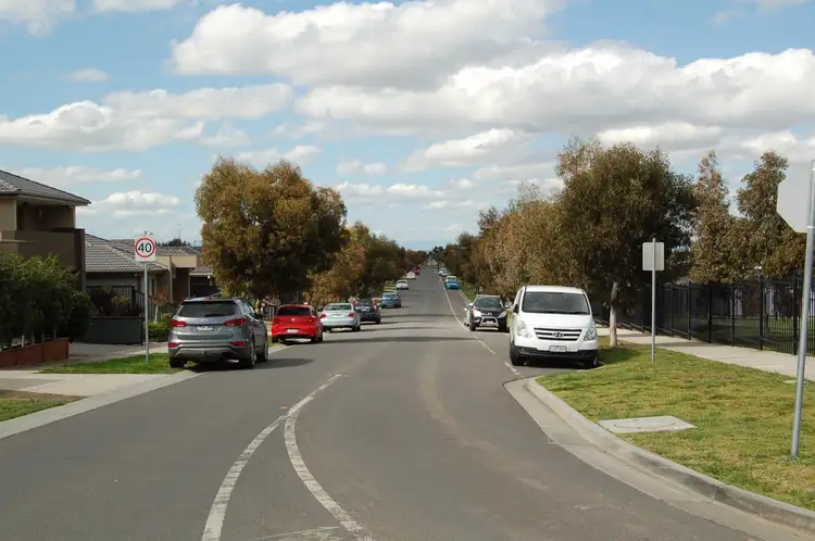 Fifth view of Homely house listing, 35 LYSTERFIELD DRIVE, Greenvale VIC 3059