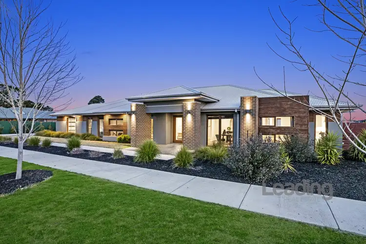 11 Melaleuca Boulevard, Romsey VIC 3434