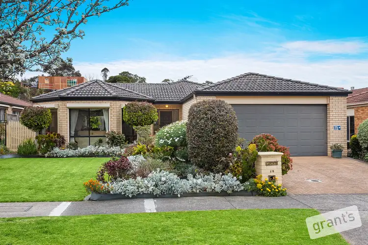 16 Castle Court, Beaconsfield VIC 3807