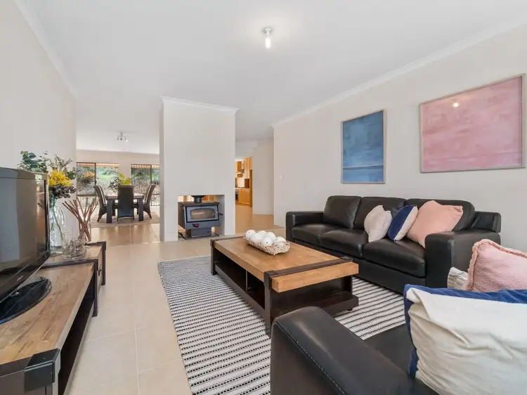 615 Gill Street, Mundaring WA 6073