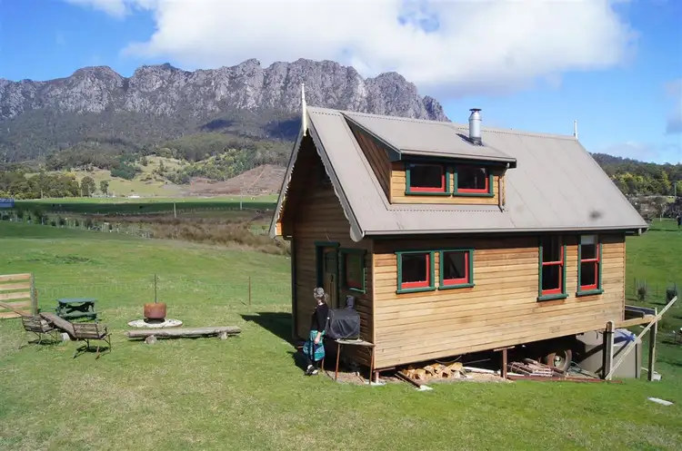 7 Deacons Close, Claude Road TAS 7306