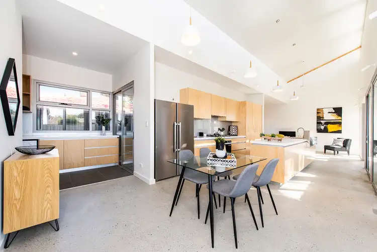 7a Cowan Street, Alfred Cove WA 6154