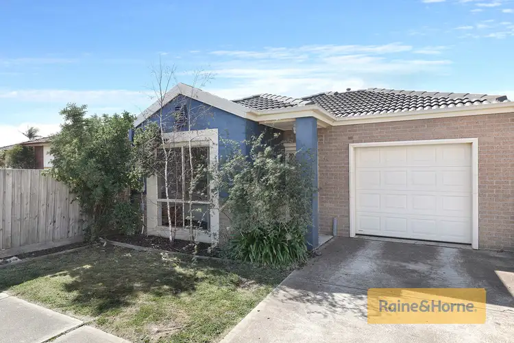 1/17 Crestmont Drive, Melton South VIC 3338