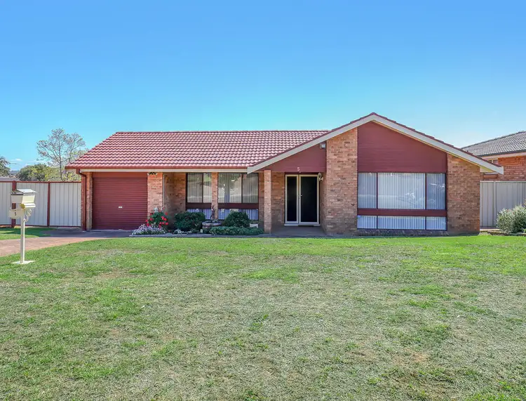 5 Curl Curl Place, Woodbine NSW 2560