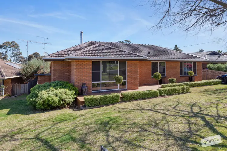 2 Lindsay Street