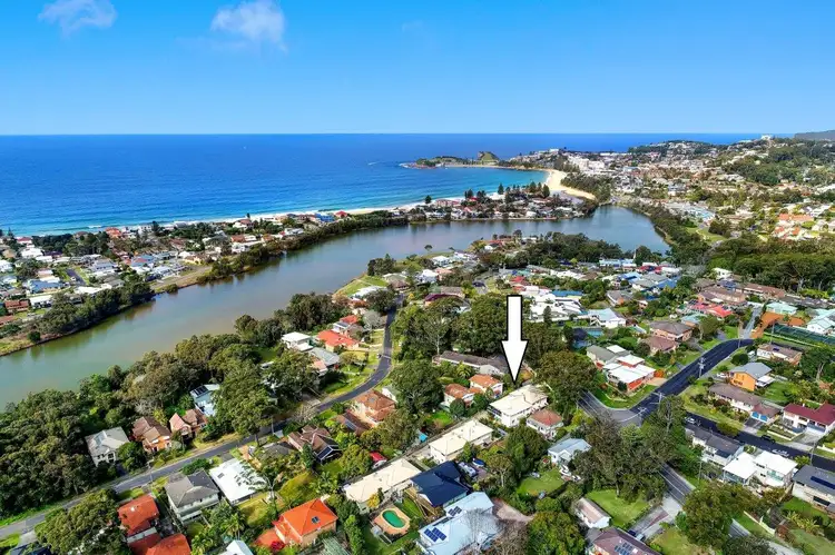 Second view of Homely townhouse listing, 1/54 Willoughby Road, Terrigal NSW 2260