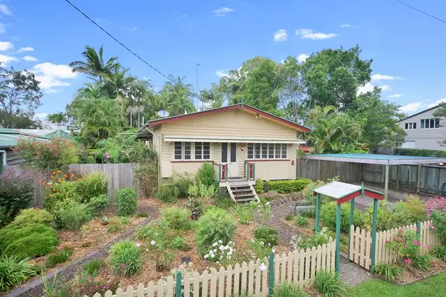 6 Pearl Street, Cooroy QLD 4563