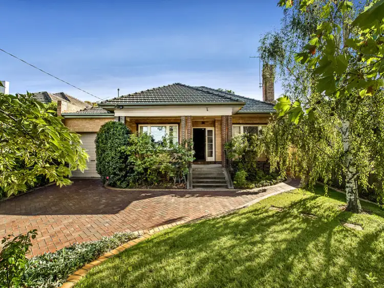 8 Upland Road, Strathmore VIC 3041