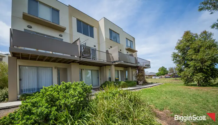 22/1 Clearwater Rise Parade, Truganina VIC 3029