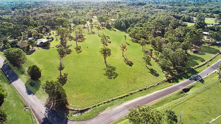 5 Jirrima Cres, Cooroibah QLD 4565