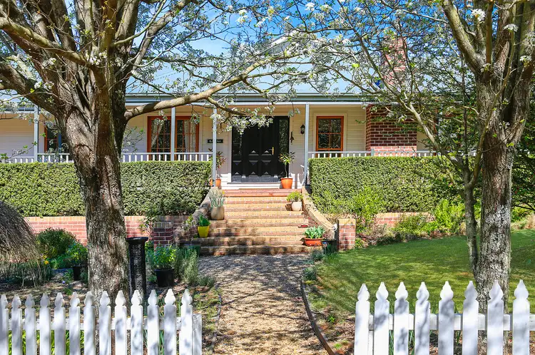 27C May Street, Robertson NSW 2577
