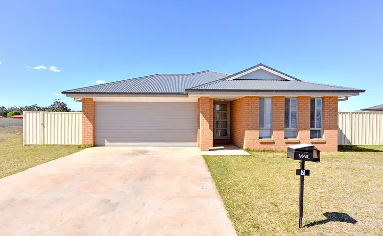 7 Devlin Close, Leeton NSW 2705