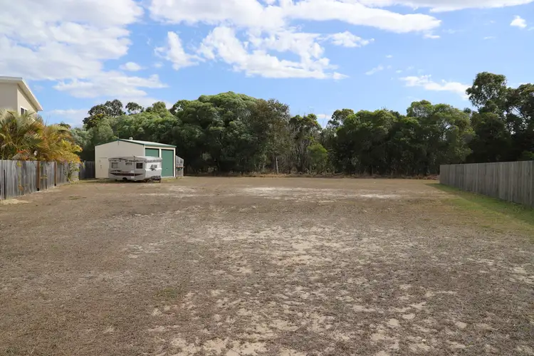 15 Lakes boulevard, Burrum Heads QLD 4659