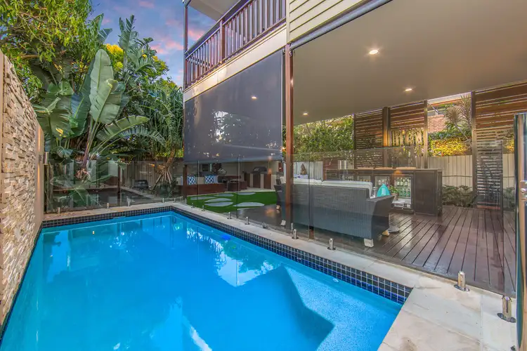 8 Third Avenue, Scarborough QLD 4020