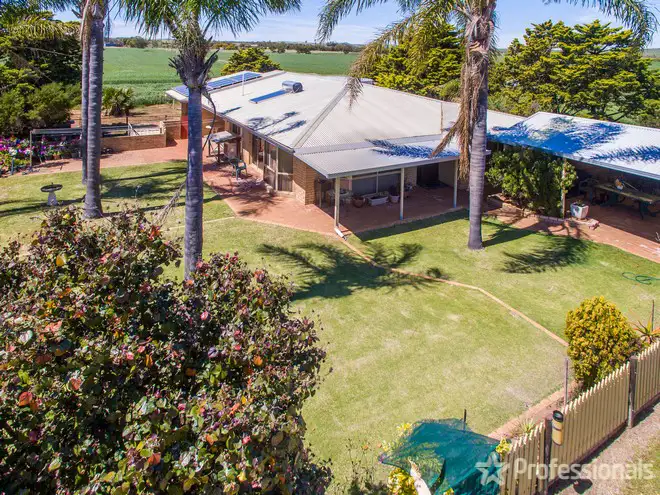 Fourth view of Homely house listing, 398 Giles Road, Moonyoonooka WA 6532